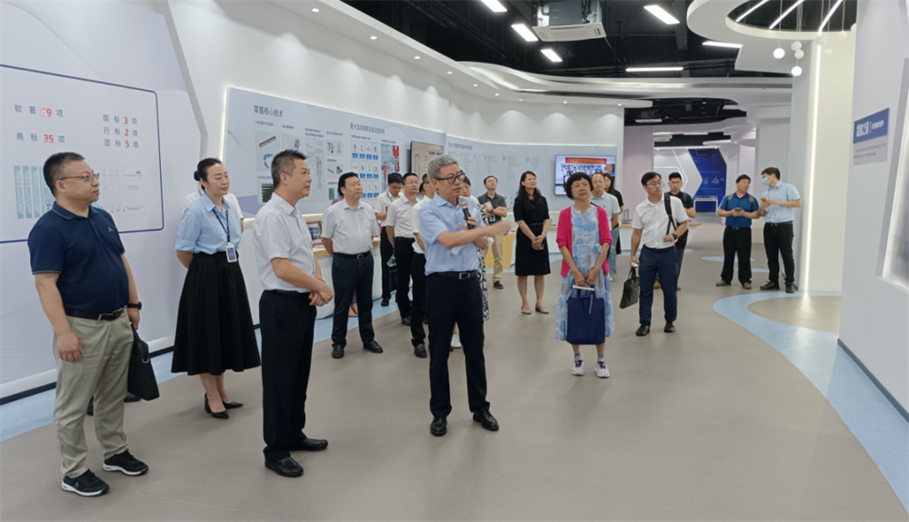廣東省生態(tài)環(huán)境廳副廳長(zhǎng)何焱一行到禾信儀器調(diào)研