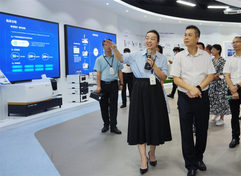 廣東省生態(tài)環(huán)境廳副廳長(zhǎng)何焱一行到禾信儀器調(diào)研